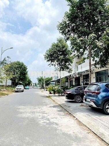 Nhà mới xây trệt lầu KDC Hồng Loan