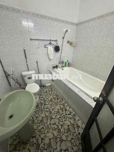 Trống phòng 103 : Trần Bình Trọng , phường 5 ,Bình Thạnh.  Giá :5tr
