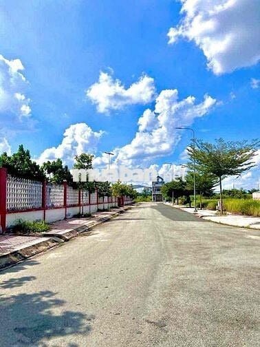 RA NHANH NỀN BIỆT THỰ VIEW HỒ 175m2 (10x17,5m) SỔ HỒNG SẴN GIÁ 3tỷ250