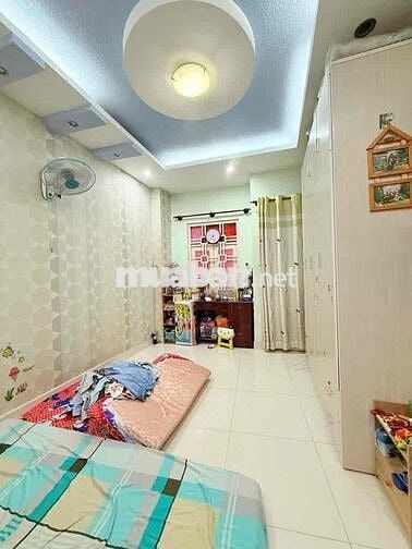 NHÀ BTCT KIÊN CỐ - 32m² - 4 PHÒNG NGỦ - CÁCH MẠNG THÁNG TÁM - TÂN BINH