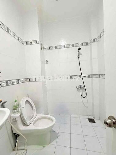 NHÀ BTCT KIÊN CỐ - 32m² - 4 PHÒNG NGỦ - CÁCH MẠNG THÁNG TÁM - TÂN BINH