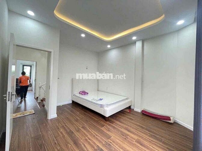 Bán Căn Nhà 1/ Đường Hoàng Diệu 2, 3 Phòng Ngủ, 3 WC Hoàn Công Đầy Đủ