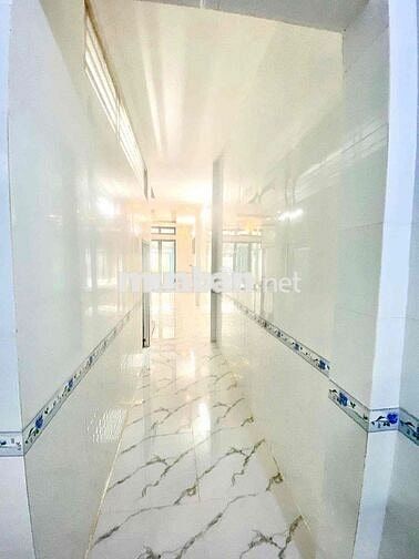Nhà trệt lầu 4 phòng ngủ lộ oto mặt tiền đường Trần Văn Nghiêm