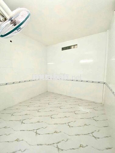 Nhà trệt lầu 4 phòng ngủ lộ oto mặt tiền đường Trần Văn Nghiêm