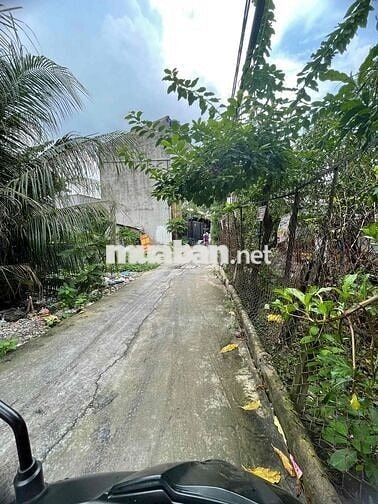 Nhà phố cầu Rạch Đĩa. Giáp Kdc Phước Kiển A. HXH quay đầu
