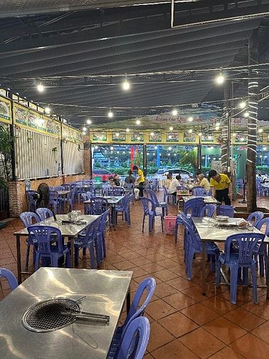 Cần Tuyền Gấp Phục Vụ Quán Bò Tơ Năm Sánh Quyết Thắng