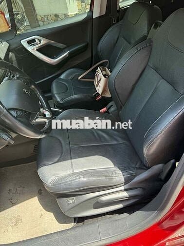 Peugeot 208 2016 1.6L AT - 73000 km