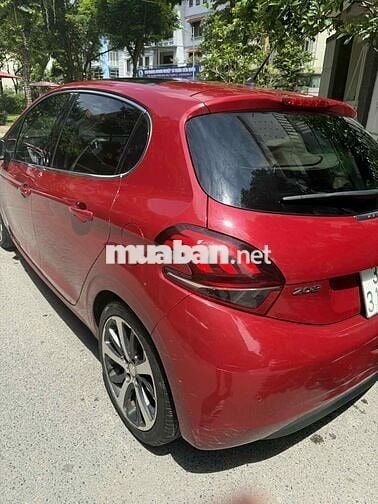 Peugeot 208 2016 1.6L AT - 73000 km