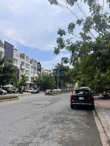 Nhà mặt tiền Nguyễn Thị Thập có thang máy vị trí đẹp 80tr/th