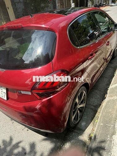 Peugeot 208 2016 1.6L AT - 73000 km