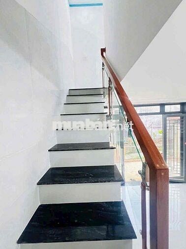 nhà 1 lầu mới tặng nội thất. gần trường học chợ 890 triệu
