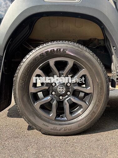 Toyota Hilux 2.8L 4x4 AT Adventure 2021 Nhập Thái