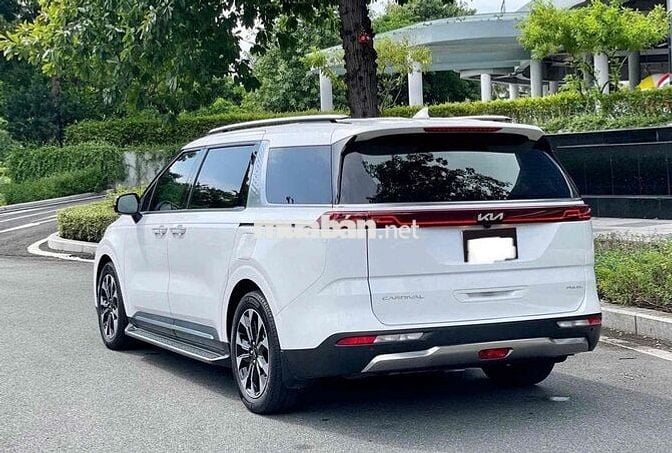 Kia Carnival 2024 Premium 2.2D 7S - 22000 km