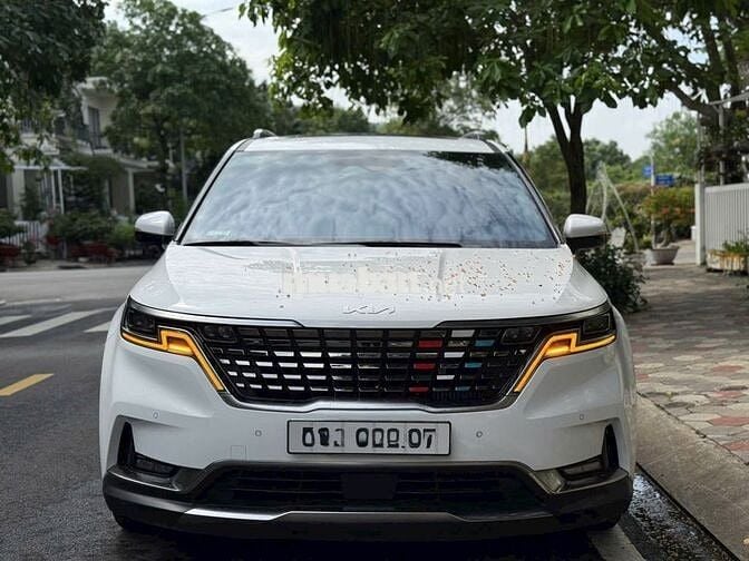 Kia Carnival 2.2D Signature 7S - 2024 Sơn Zin 98%