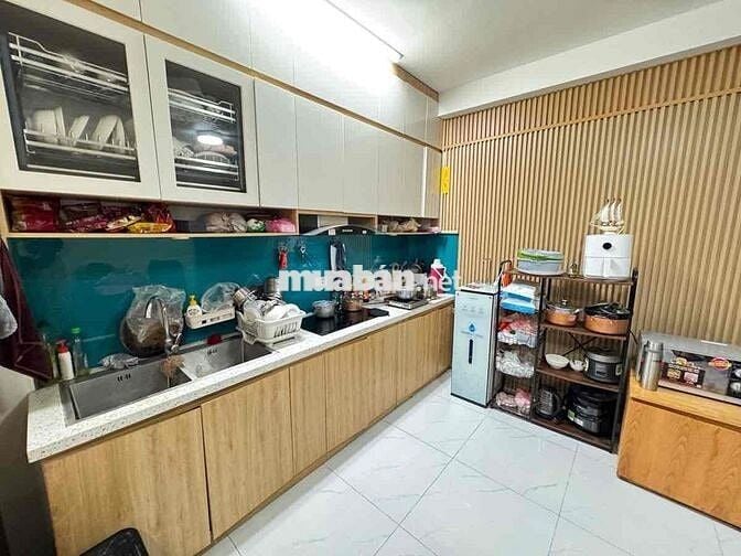 Lô Góc Lạc Long Quân 50m2 - 5 Tầng - 3 Ngủ - Gần Phố - Giá 9,8 Tỷ
