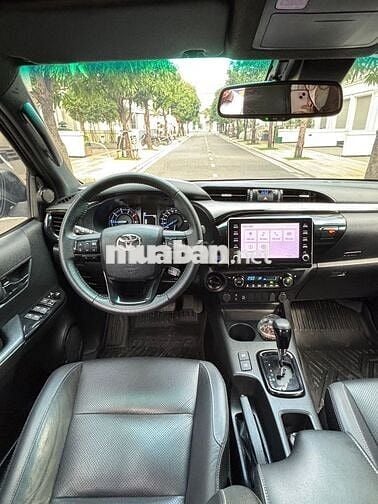 Toyota Hilux 2.8L 4x4 AT Adventure 2021 Nhập Thái