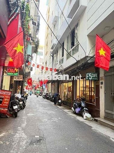 Quá hiếm - nhà đẹp phố Láng Hạ sổ đỏ 70m tầng 2 ô tô đỗ cửa 2 ngủ đẹp.