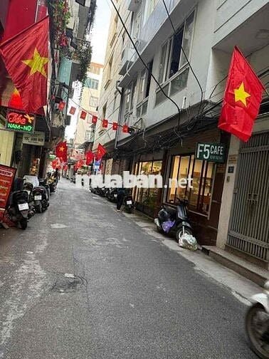 Quá hiếm - nhà đẹp phố Láng Hạ sổ đỏ 70m tầng 2 ô tô đỗ cửa 2 ngủ đẹp.
