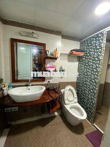 Quá hiếm - nhà đẹp phố Láng Hạ sổ đỏ 70m tầng 2 ô tô đỗ cửa 2 ngủ đẹp.