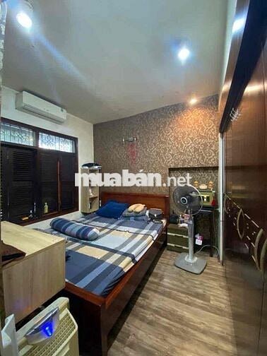Quá hiếm - nhà đẹp phố Láng Hạ sổ đỏ 70m tầng 2 ô tô đỗ cửa 2 ngủ đẹp.