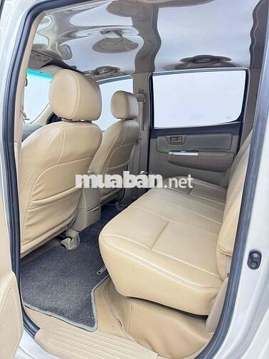 Toyota Hilux 2013 2.5E 4x2 MT - 135000 km