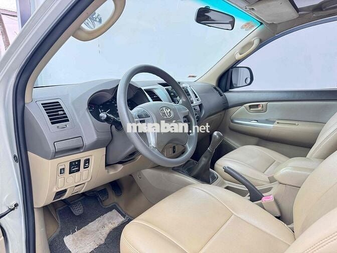 Toyota Hilux 2013 2.5E 4x2 MT - 135000 km