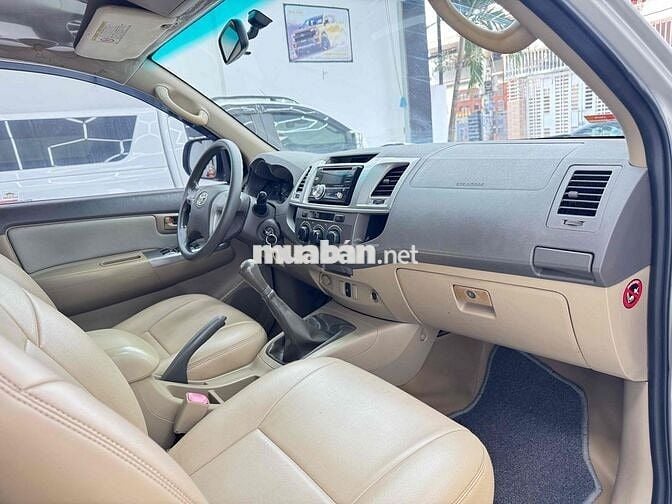 Toyota Hilux 2013 2.5E 4x2 MT - 135000 km