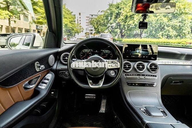 Mercedes GLC300 V1 2022 - sang trọng thể thao