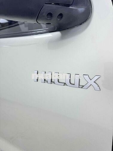 Toyota Hilux 2013 2.5E 4x2 MT - 135000 km