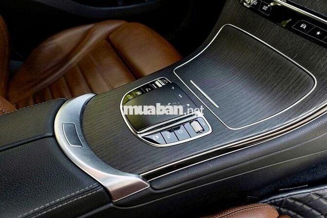 Mercedes GLC300 V1 2022 - sang trọng thể thao