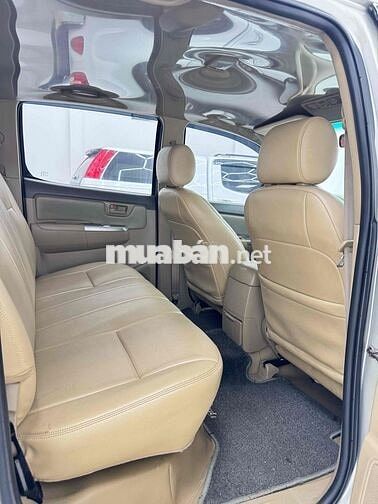 Toyota Hilux 2013 2.5E 4x2 MT - 135000 km