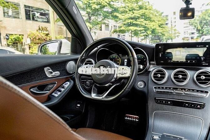 Mercedes GLC300 V1 2022 - sang trọng thể thao