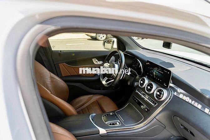 Mercedes GLC300 V1 2022 - sang trọng thể thao