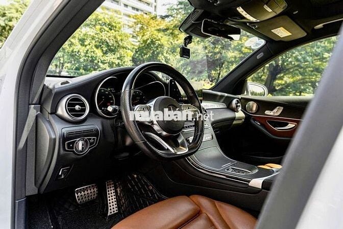 Mercedes GLC300 V1 2022 - sang trọng thể thao
