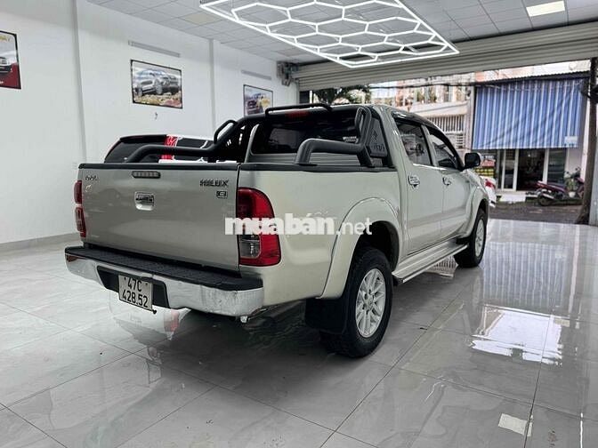 Toyota Hilux 2013 2.5E 4x2 MT - 135000 km