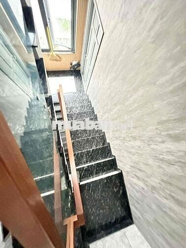 CHO THUÊ NHÀ GÓC 2 MẶT TIỀN HẺM XE TẢI THÔNG LÊ VĂN THỌ P11