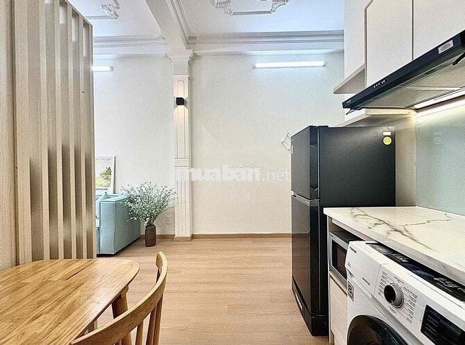CHO THUÊ CĂN HỘ STUDIO BAN CÔNG NGAY LANDMART 81. GIÁP QUẬN 1