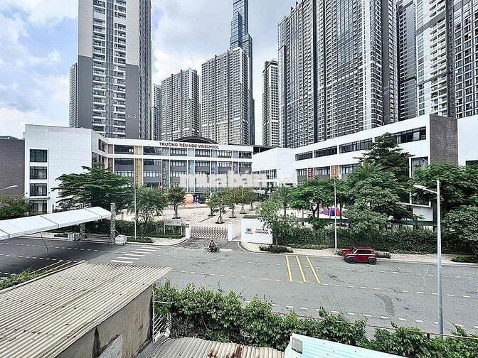 CHO THUÊ CĂN HỘ STUDIO BAN CÔNG NGAY LANDMART 81. GIÁP QUẬN 1