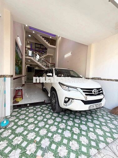 Nhà 3 lầu Lâm Thị Hố Q12 ngay trường học Việt Âu. Có garage xe.
