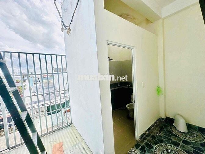 Nhà 3 lầu Lâm Thị Hố Q12 ngay trường học Việt Âu. Có garage xe.