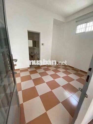 nguyên căn nhà rộng rãi ở bình thạnh