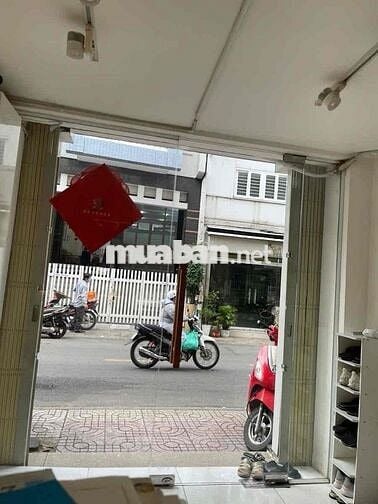 Cho thuê nhà Mặt Tiền Kinh Doanh 3x10 Trệt lửng 3 lầu Quận 3