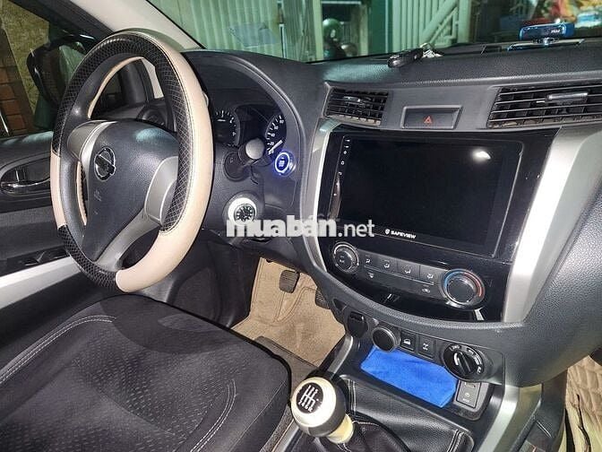 Nissan Navara 2015 SL 2.5MT 4WD - 140000 km