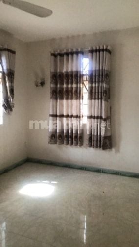 Biệt thự 2 mặt tiền có hồ cá koi