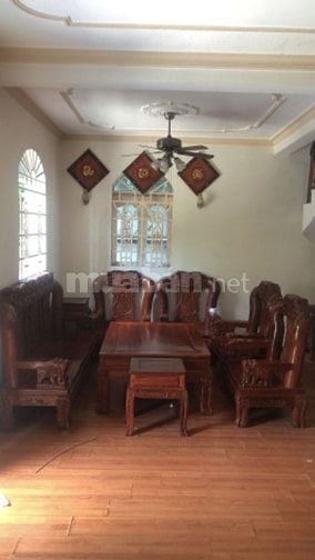 Biệt thự 2 mặt tiền có hồ cá koi