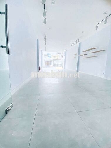 Cho thuê nhà mặt tiền Bàn cờ, p3. Dt. 4,5x23m 1t 3 lầu st. 6pn đẹp