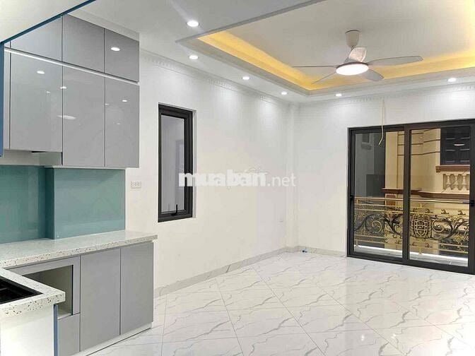 NHÀ ĐẸP 5 TẦNG – THANG MÁY – NỘI THẤT SANG TRỌNG – Ở NGAY TÂY HỒ