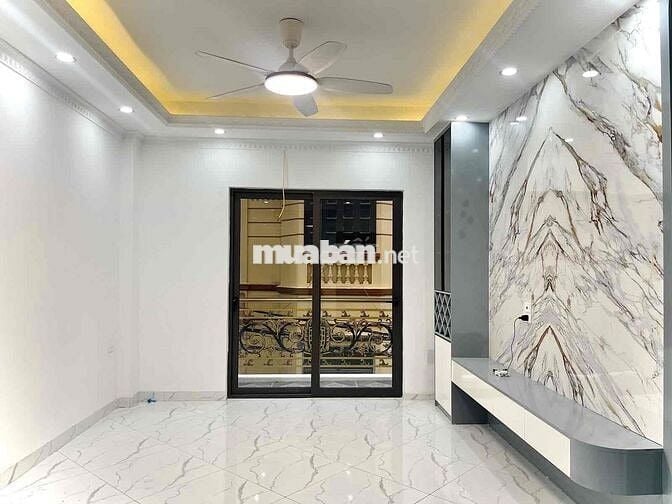 NHÀ ĐẸP 5 TẦNG – THANG MÁY – NỘI THẤT SANG TRỌNG – Ở NGAY TÂY HỒ