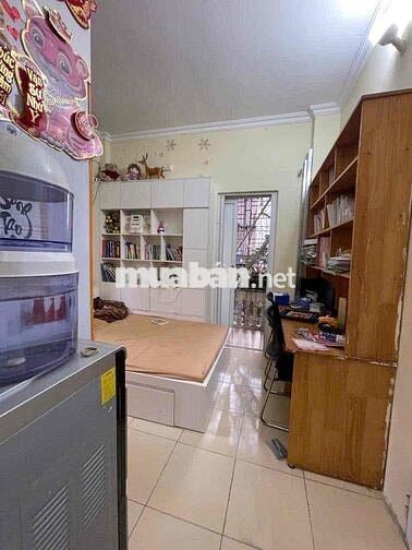 Bán nhà tập thể phố 8/3 nhà đẹp 2 thoáng nguyên bản khu dân trí cao 10