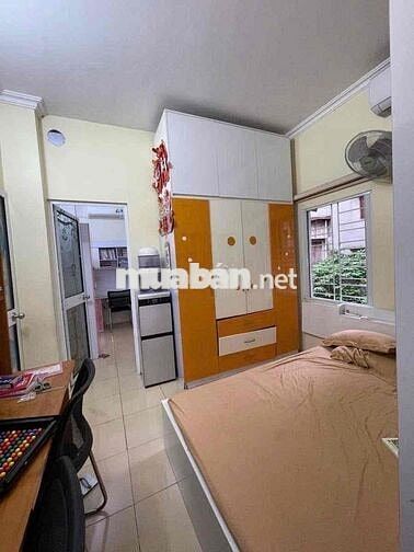 Bán nhà tập thể phố 8/3 nhà đẹp 2 thoáng nguyên bản khu dân trí cao 10